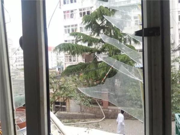 突發(fā)！青島一居民樓發(fā)生爆燃！已造1人死亡，7人受傷！3公里外有震感…
