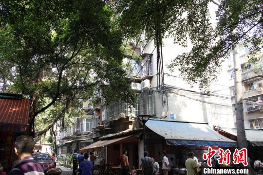 圖為煤氣爆燃民房。 朱柳融 攝